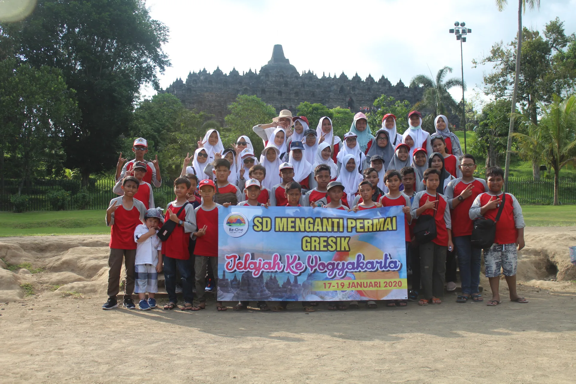 Eksplorasi Destinasi Re-One Tour